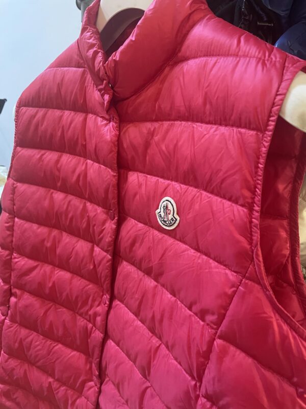 Ladies Fushia moncler gilet - Image 2
